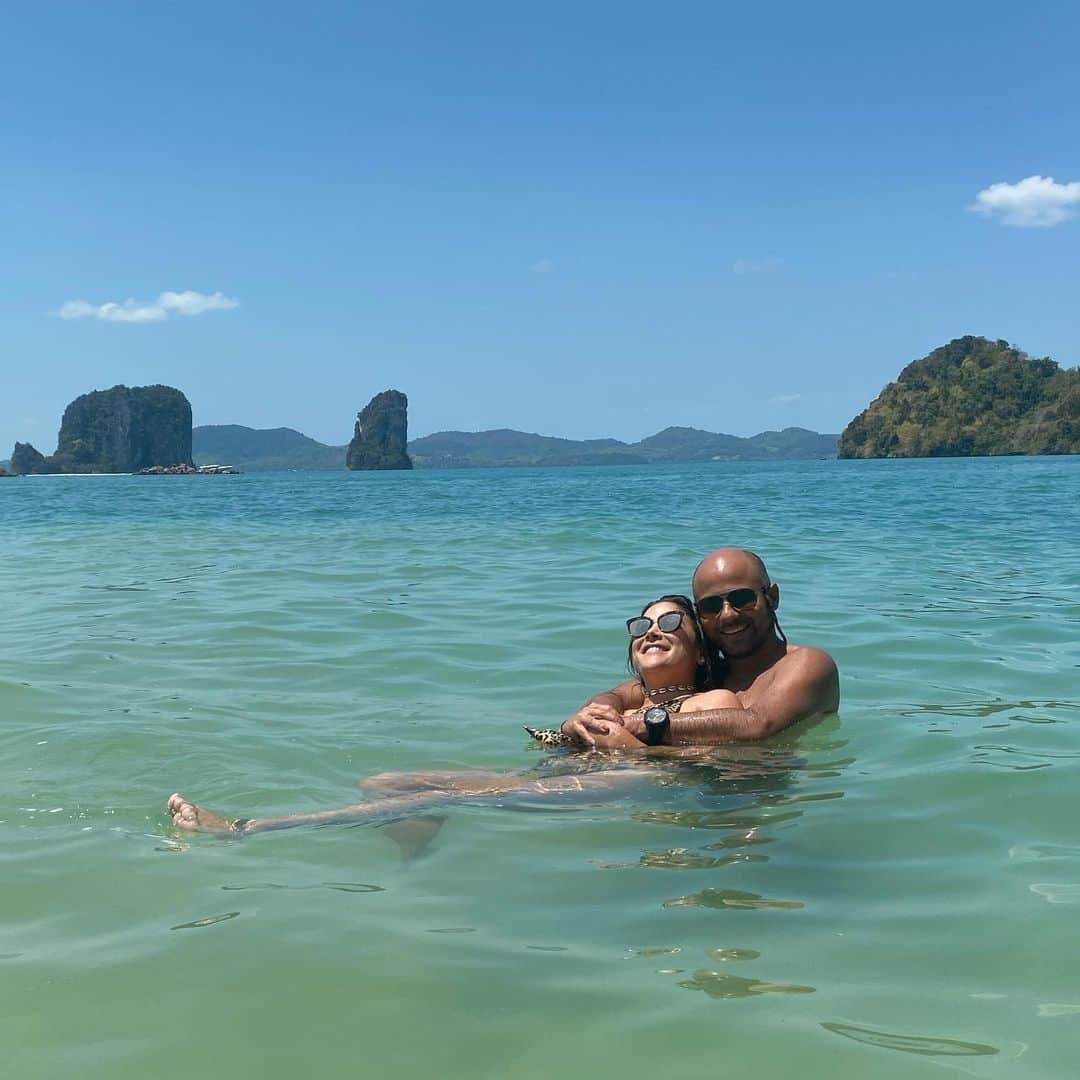 マリアホ・ウリベのインスタグラム：「#TBT Thailand ❤️ last trip as a family of 2 😱 no sabíamos que iba a ser nuestro último viaje como una familia de 2 🥰 @oskrbautista #travelphotography #thailand」