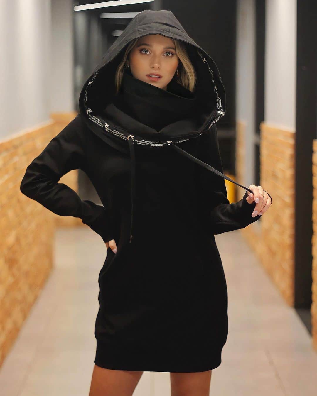 ミッチェル・オルベラのインスタグラム：「NUEVA COLECCIÓN 🤩🖤 @club.km #clubkm」