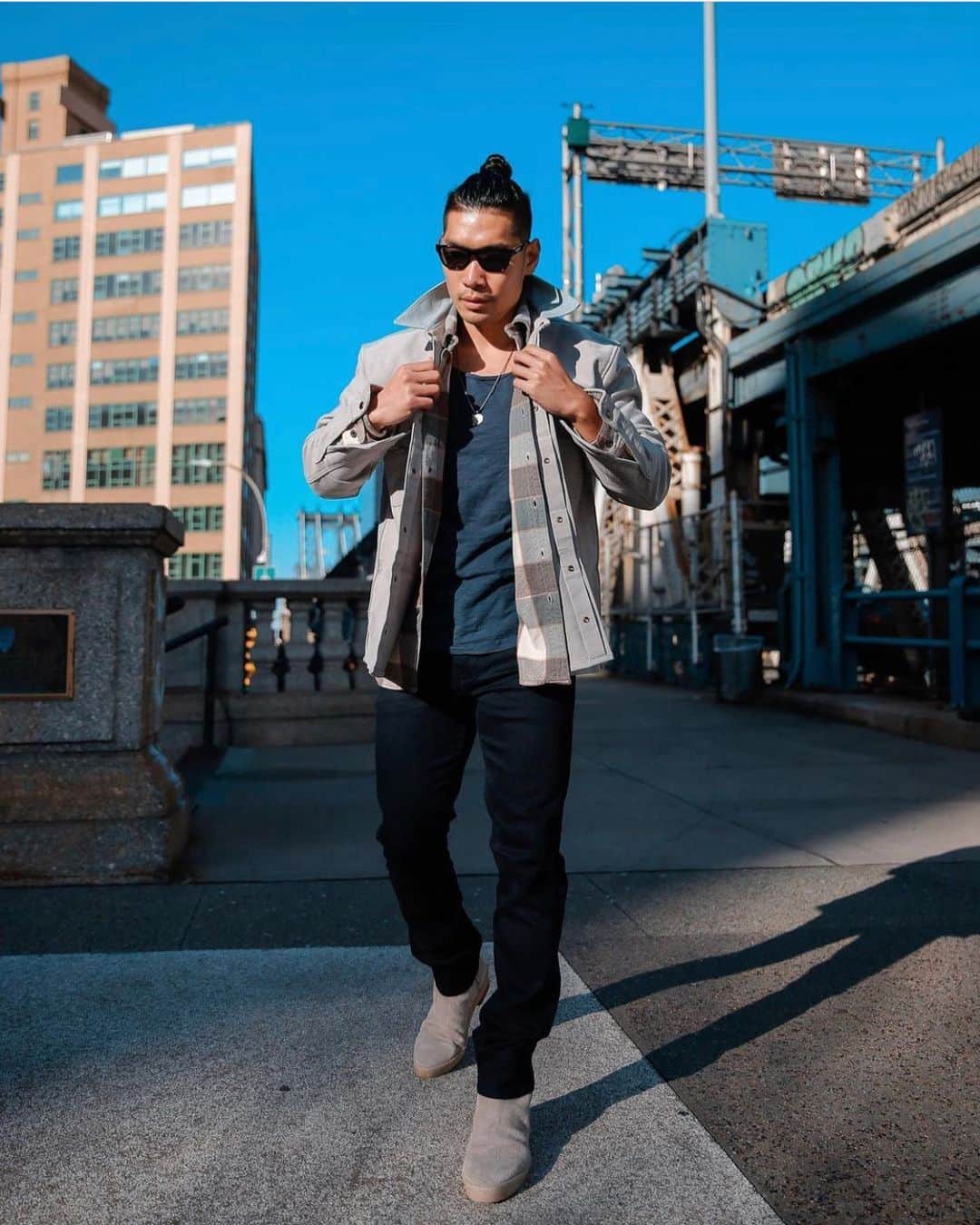 ハドソンのインスタグラム：「Conquer the denim on denim look with some plaid and a really comfortable tee.」