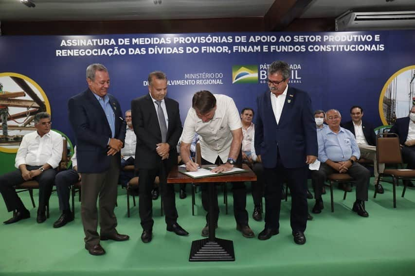 ジルマ・ルセフさんのインスタグラム写真 - (ジルマ・ルセフInstagram)「Nesta quinta-feira (17), o Presidente Jair Bolsonaro participou, em Porto Seguro (BA), da cerimônia de assinatura de atos de apoio ao setor produtivo. Fotos: Alan Santos/PR」12月18日 8時30分 - presidenciadobrasil