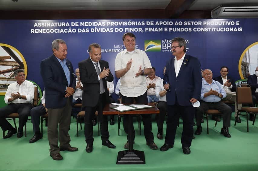 ジルマ・ルセフさんのインスタグラム写真 - (ジルマ・ルセフInstagram)「Nesta quinta-feira (17), o Presidente Jair Bolsonaro participou, em Porto Seguro (BA), da cerimônia de assinatura de atos de apoio ao setor produtivo. Fotos: Alan Santos/PR」12月18日 8時30分 - presidenciadobrasil