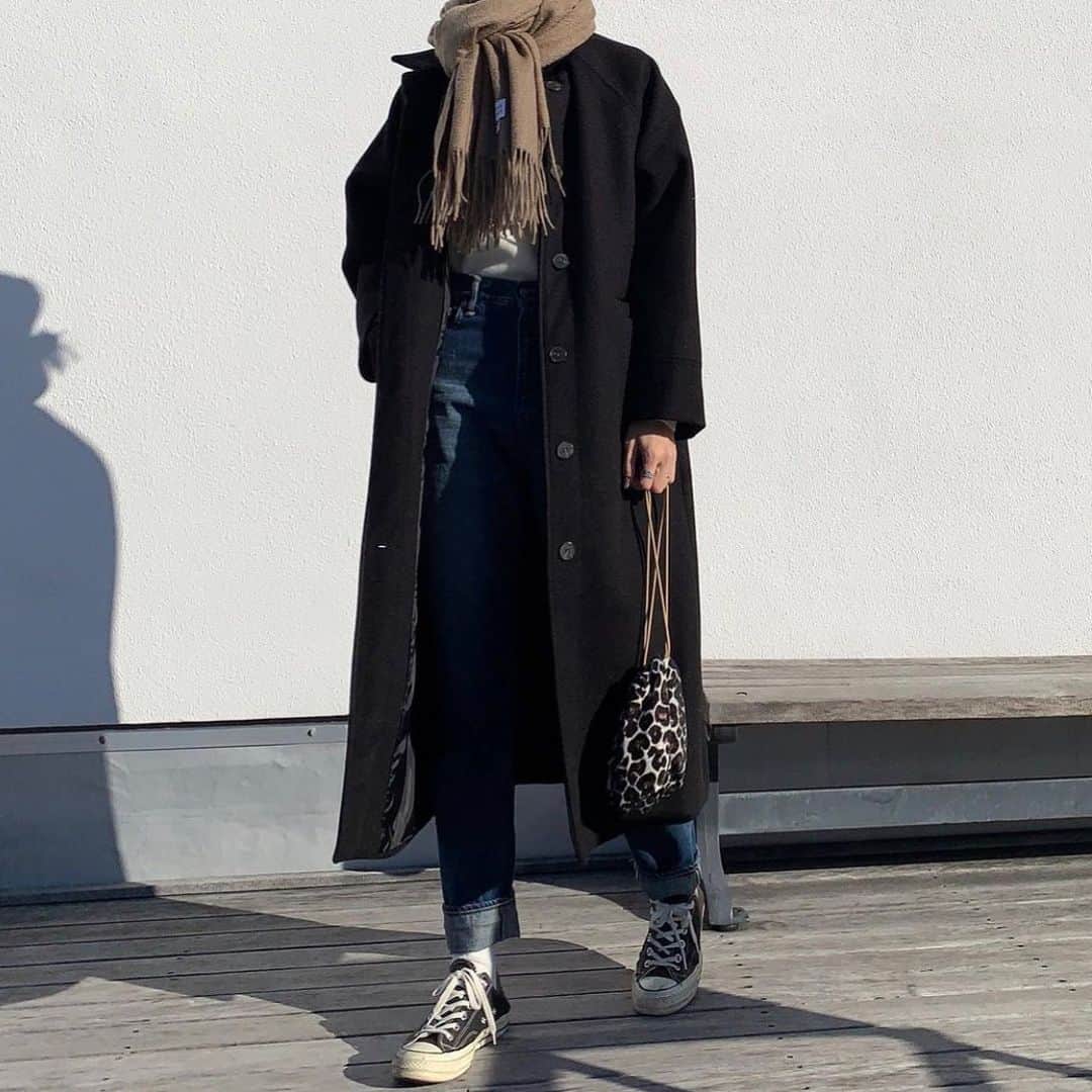 Mie Kawanoのインスタグラム：「寒すぎてストールないと無理𓂃𓂂  #coordinate #code #mamacode #sea #dholic #UNIQLO #todayful #コーデ#コーディネート#instagood #instafashion」