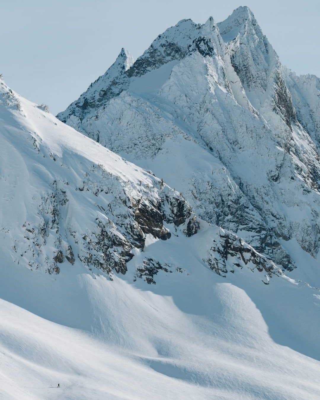 National Geographic Travelさんのインスタグラム写真 - (National Geographic TravelInstagram)「Photo by @steven_gnam / A backcountry skier is dwarfed by the peaks of the North Cascades. #Washington #Cascades」12月18日 8時35分 - natgeotravel