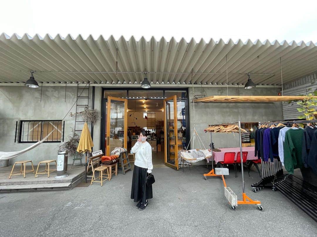 美甘子さんのインスタグラム写真 - (美甘子Instagram)「中目黒ジャンティークの姉妹店、に、なるのかな？ 高崎の古着屋内田商店へ。 とても広くて、お洋服の並べかたもカッコ良かった。 とても素敵なラグを購入しました。 #内田商店 #店内写真の許可あり☺️」12月18日 8時41分 - rekish_mikako