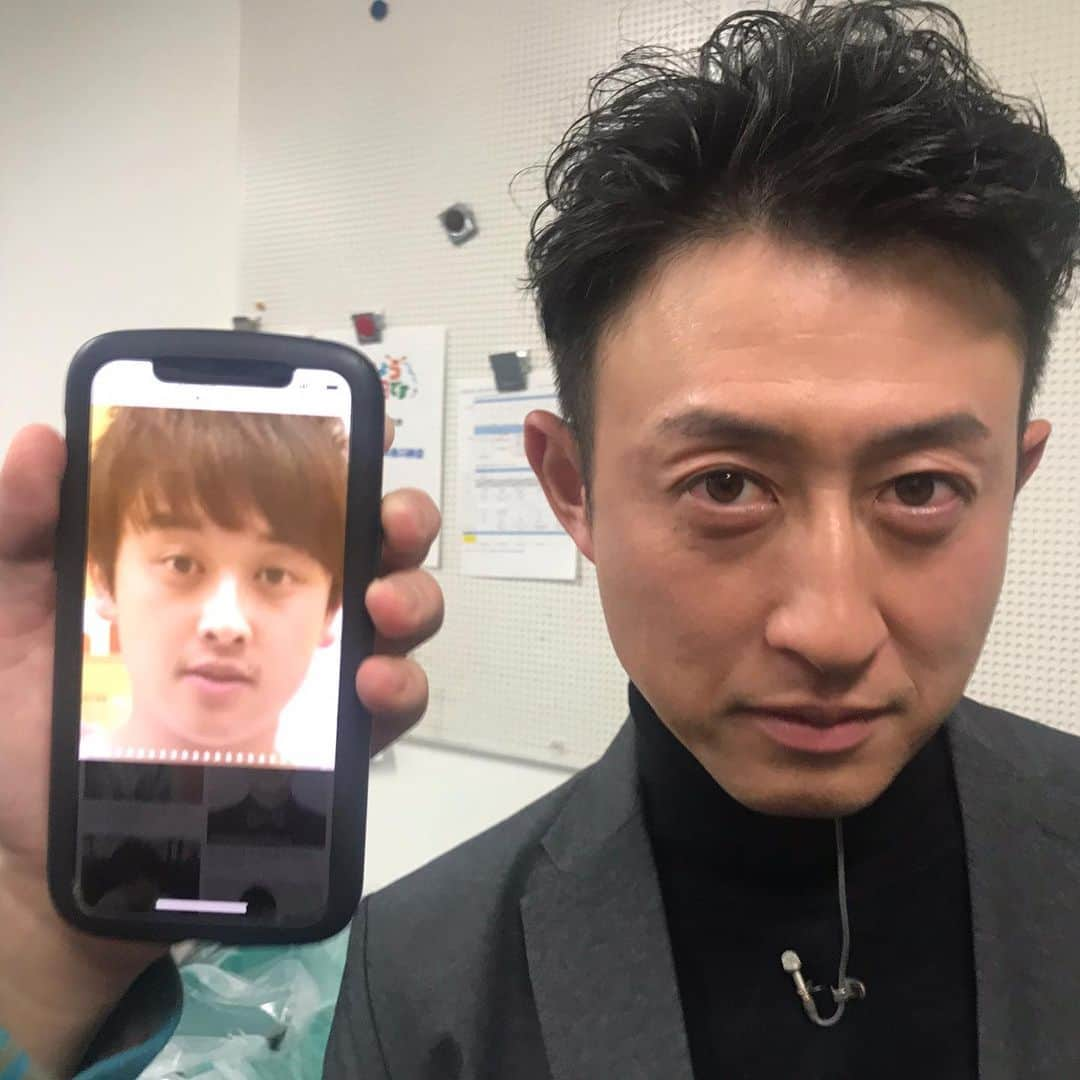 今成亮太さんのインスタグラム写真 - (今成亮太Instagram)「今日のおは朝！ からし蓮根のソラさんに似てると洲崎君に言われ撮ってみました！ 確かに似てるかも？  大野君見習い卒業おめでとう㊗️ございます😁  #おは朝 #ラニーノーズ #洲崎　くん #大野　アナ #衣装 #今日のポーズ #会議中 #プロ野球 #阪神タイガース #北海道日本ハム」12月18日 8時46分 - ryotaimanari