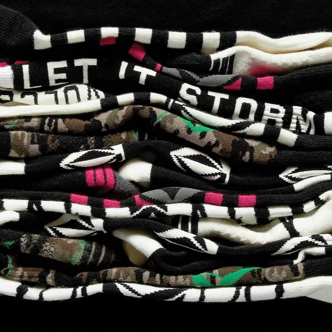 ボルコムのインスタグラム：「An essential gift for any board rider! 🏂  👉  vol.cm/snow 👈」