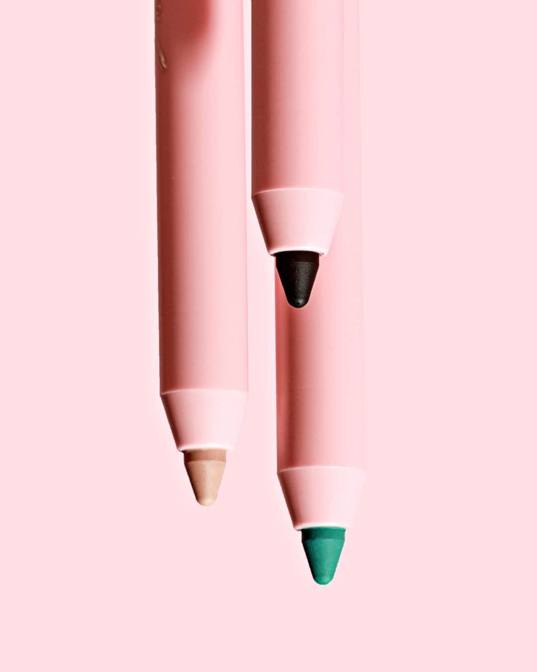 Too Facedのインスタグラム：「Why we LOVE our NEW Killer Liners:⁣ ✔️36 hour wear⁣ ✔️Non-flaking⁣ ✔️Tranfer resistant⁣ ✔️Waterproof⁣ Available @ultabeauty. #toofaced」