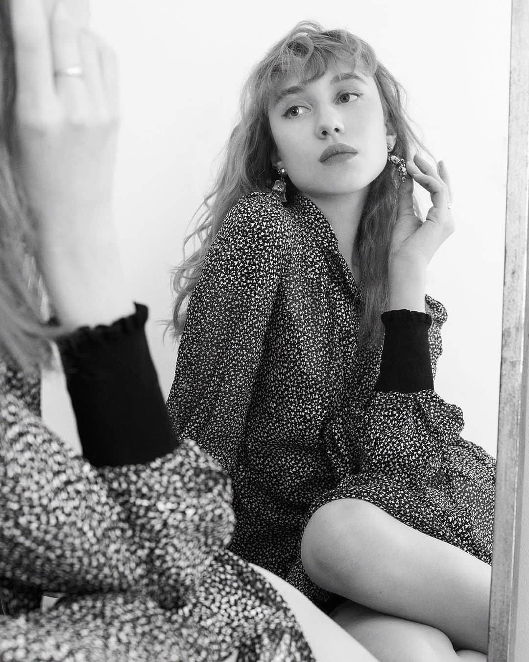 レベッカテイラーのインスタグラム：「Through The Lens: Self reflection. Photographer @ashleyjangphoto captures our winter collection. Shot in London with @martinalew」