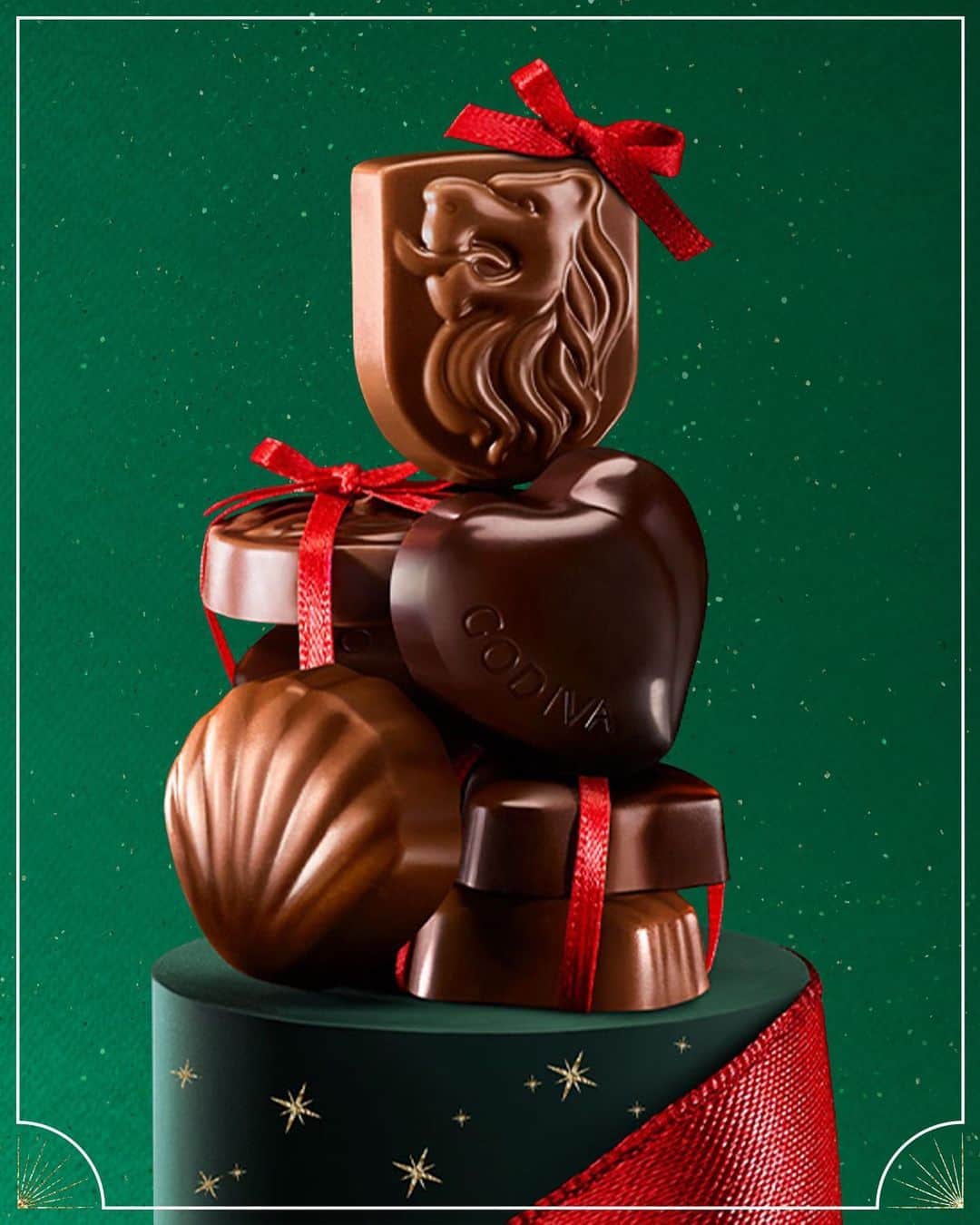 GODIVAさんのインスタグラム写真 - (GODIVAInstagram)「On the fourth day of Christmas GODIVA gave to me, a winter Masterpieces wonderland. 😍 GODIVA Masterpieces make the perfect stocking stuffers! Find them in the chocolate aisle where you shop every day. 🎄❄️」12月18日 8時58分 - godiva