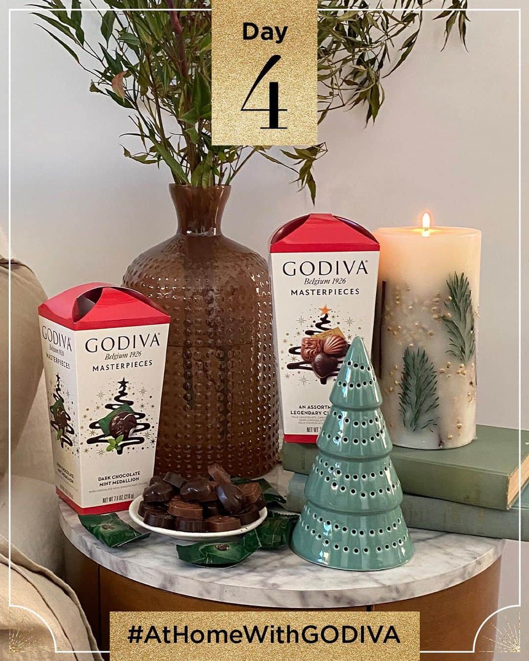 GODIVAさんのインスタグラム写真 - (GODIVAInstagram)「On the fourth day of Christmas GODIVA gave to me, a winter Masterpieces wonderland. 😍 GODIVA Masterpieces make the perfect stocking stuffers! Find them in the chocolate aisle where you shop every day. 🎄❄️」12月18日 8時58分 - godiva