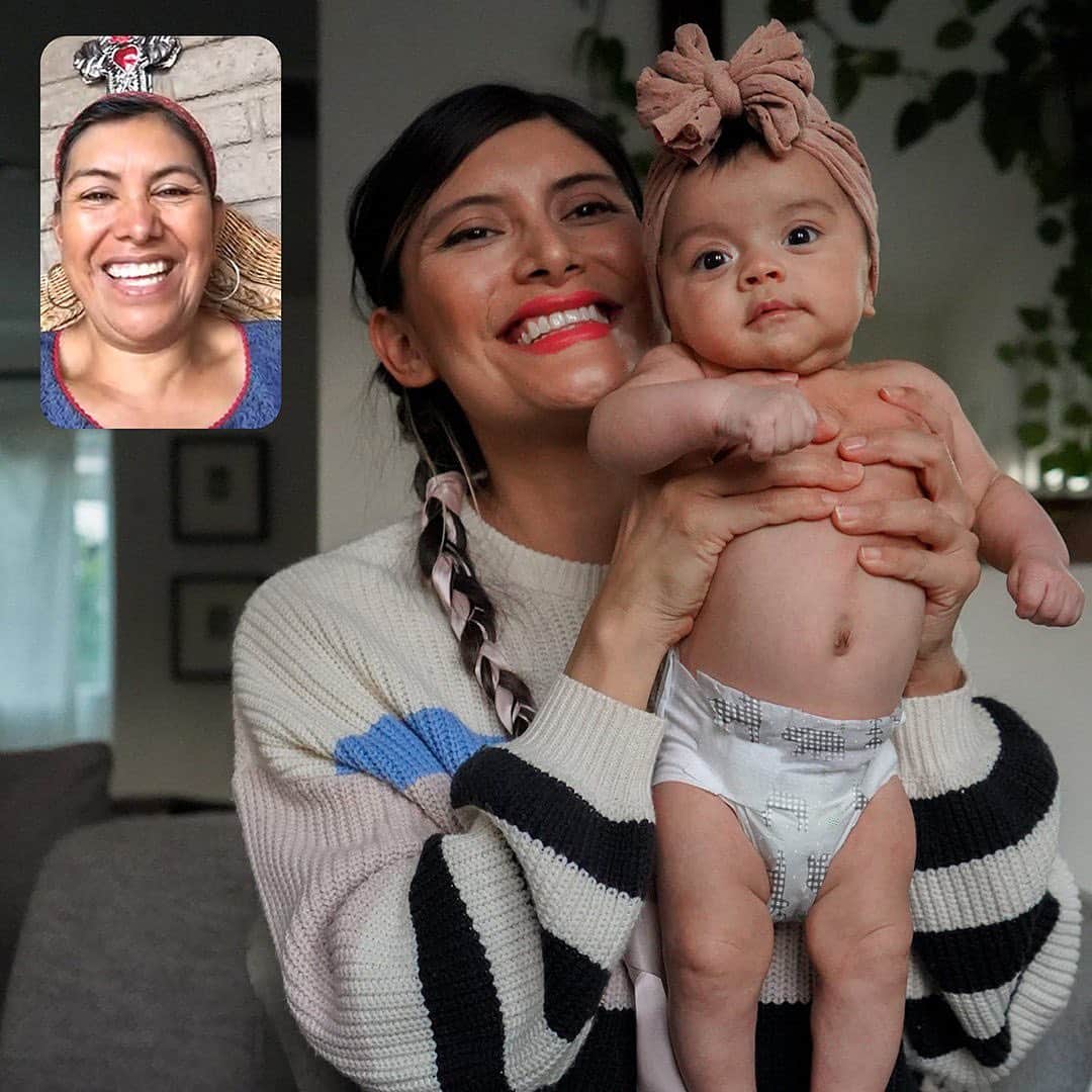 The Honest Companyさんのインスタグラム写真 - (The Honest CompanyInstagram)「The holidays may look different this year but we’re finding ways to connect with family virtually to share milestones and good cheer. 📲⁣ ⁣ Need some inspo? We’re here to help!⁣ ✔️ Set a FaceTime date⁣ ✔️ Organize a virtual cookie decorating party with friends⁣ ✔️ Get your family on a call and plan a virtual game night. ⁣ ⁣ Share how you’re connecting with fam below! 👇 #HonestCompany」12月18日 9時00分 - honest