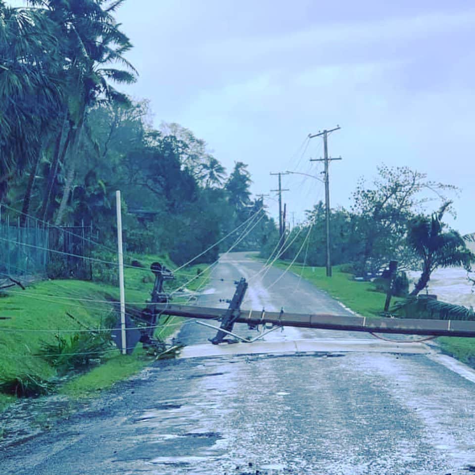 ピッタ・タウファトフアさんのインスタグラム写真 - (ピッタ・タウファトフアInstagram)「It’s very tough seeing some of the damage from Cyclone Yasa in Fiji overnight. Powerlines and homes were destroyed, trees uprooted and schools such as Daku primary were flattened. During these times I know that the beautiful and positive spirit of the Fijian people will shine through. Ofa Atu Fiji」12月18日 9時10分 - pita_tofua