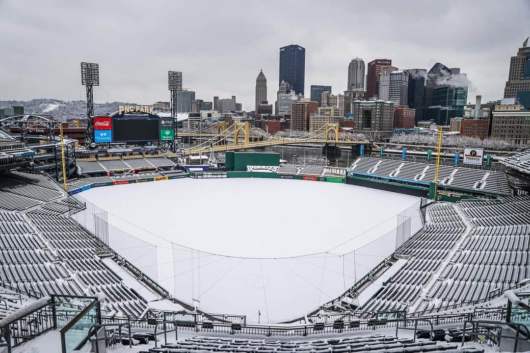 ピッツバーグ・パイレーツのインスタグラム：「You are snow beautiful to us. 🥰」
