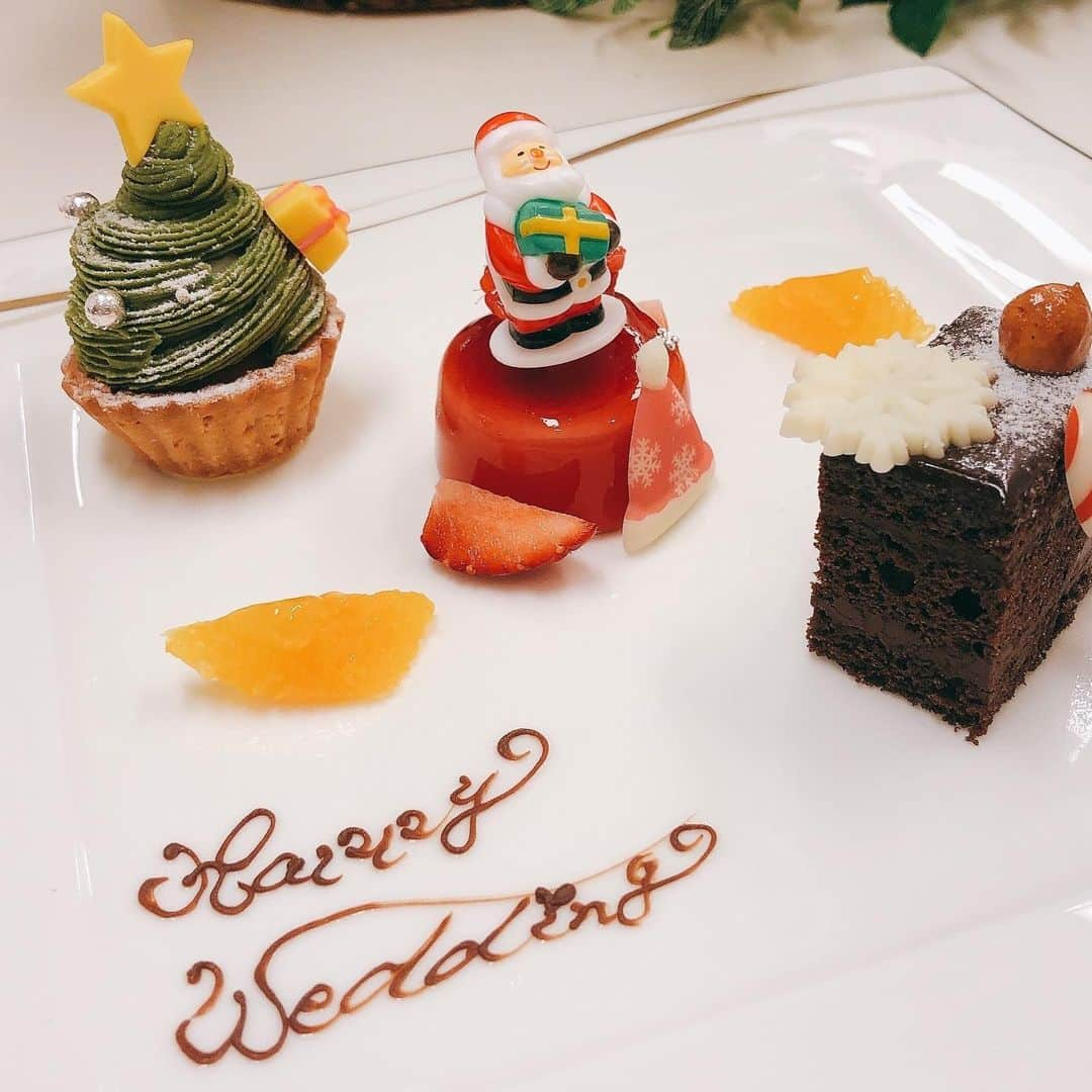 ロゼアンシャルム/Roseun Charmeのインスタグラム：「. Xmasシーズン限定🎁✨ . ロゼアンシャルム自慢のメニューを ブライダルフェアでご用意してお待ちしてます💕 . オリジナルウェディングをご紹介中♪ プロフィールからHPをcheckしてね @roseuncharme  . . . #RoseunCharme #新横浜グレイスホテル#ロゼアンシャルム #新横浜 #新横浜結婚式 #横浜結婚式 #結婚式 #プレ花嫁 #プレプレ花嫁 #プレ花嫁さんと繋がりたい #全国のプレ花嫁さんと繋がりたい #ホテル婚 #ホテルウエディング　#前撮り　#前撮りフォト　#結婚式コロナ対策　#ウエディングフォト　#ブライダルフェア#ロゼ嫁 #2020秋婚 #2021春婚 #marry花嫁 #入籍 #プロポーズ #カップルさんと繋がりたい #ホテルウェディング#コロナに負けるな」