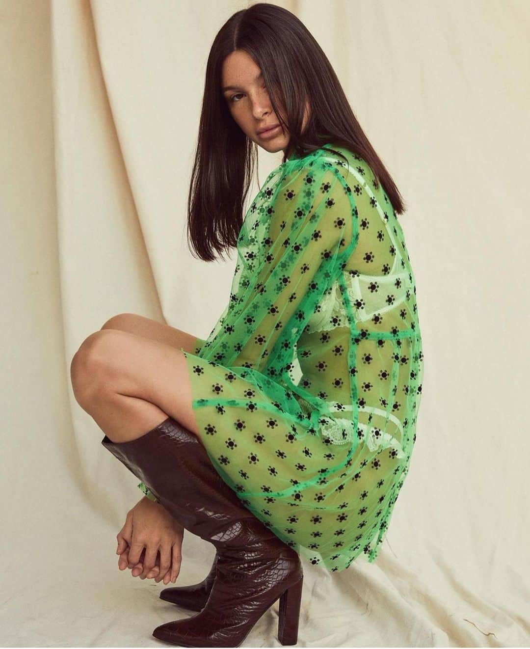 アリスマッコールのインスタグラム：「@bellabanos giving us all the tinker bell vibes in the Stardust Mini Dress 🧚‍♀️ #aliceMcCALL」