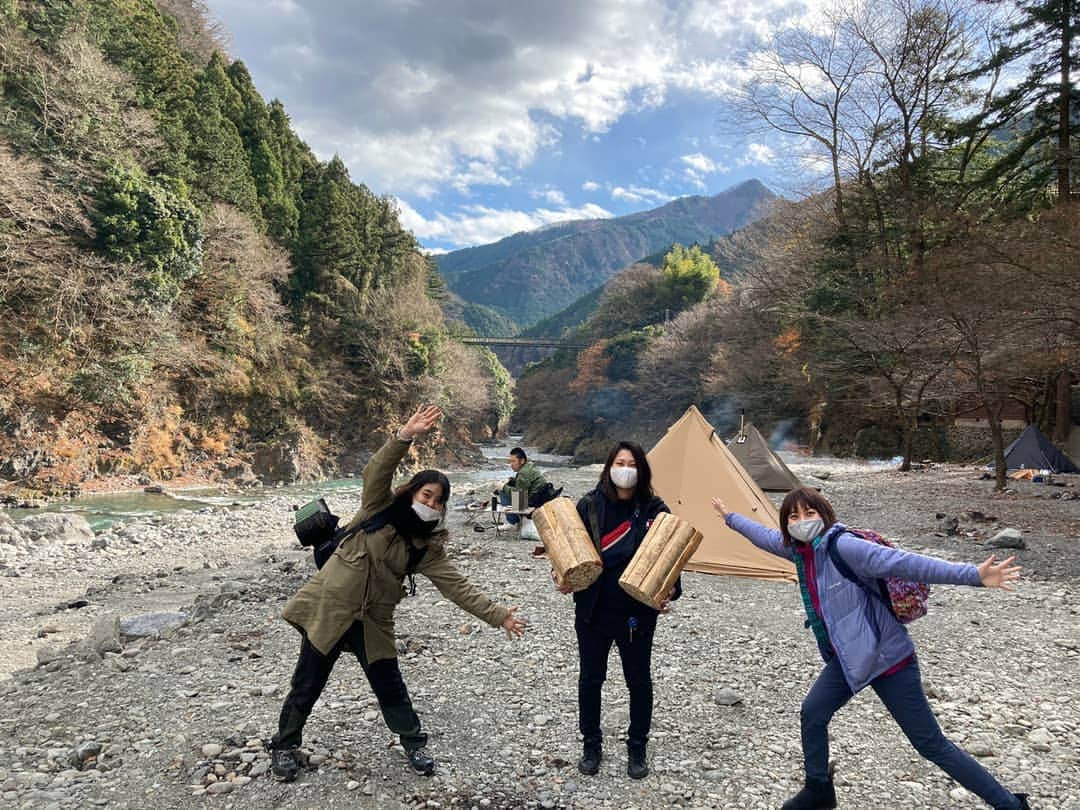 のインスタグラム：「一泊２日のキャンプ✨🍀🗻  氷川キャンプ場へいってきました🌷  冬のキャンプは初めてで 寒さに対応できるかドキドキでしたが なんとか夜を越せました＼(^^)／🍀✨  とーっても楽しかった🌷！！  寒さは凄まじかったですが、 確実に経験値アップです✨  本当に、何事も経験だ、、✨  #キャンプ  #キャンプ女子 #寒い  #キャンプスタグラム #山  #自然」