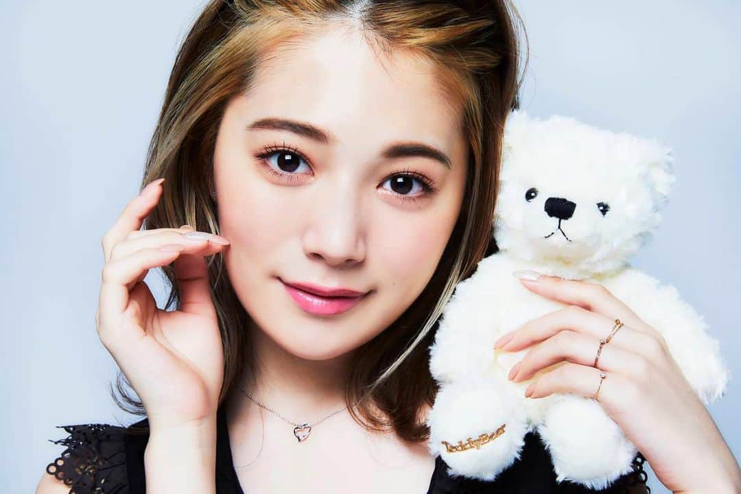 浪花ほのかのインスタグラム：「クリスマスに可愛いネックレスとかすごくテンションあがるね😍😍  #シアーズ#クリスマスプレゼント#テディベア#誕生石」