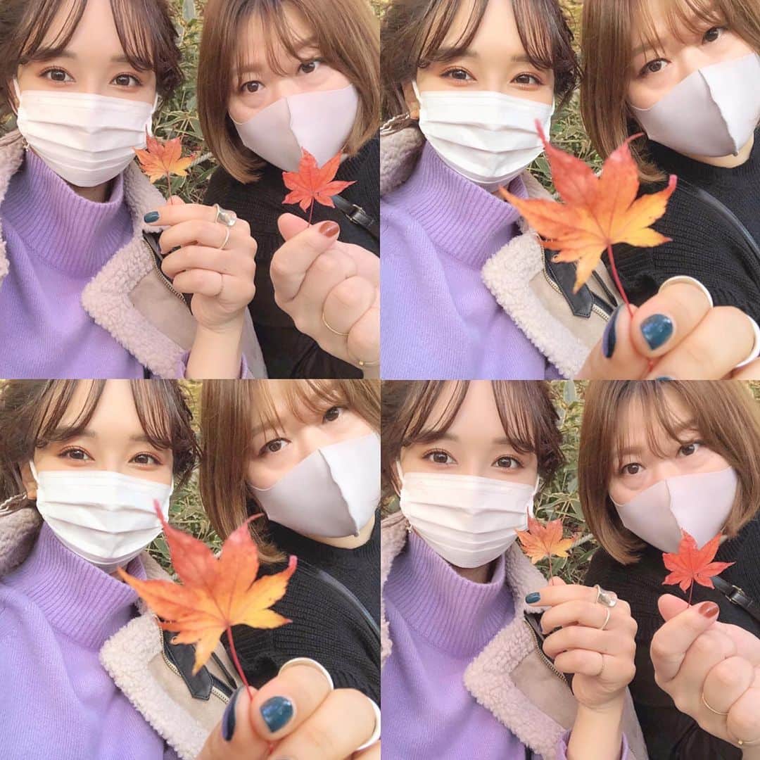 天野ゆうかのインスタグラム：「ほんまに春と秋って一瞬よね🍂 この時は、気候も景色も最高やったな〜😌🍁 #最近の写真オプソ 🍁持つ手が自然に指ハート♡なってる👩🏻‍🦰ちゃん🇰🇷👏🏻 #さすがです . . あっ！そうそう、少し前からよく 「肌荒れの時に使ってるもの教えて下さい🧴！」 ってご質問沢山いただいてたので、 次あたりに載せれるようにと今作ってます☺️📝 マスク生活なってから荒れやすいって声もよく聞くし、 ちょっとでもお役に立てたらええねんけども😌🙏 . . ここ数日でグッと寒なったから みんなも体調気をつけてね😷🧣 . . . #いつかの写真 #有馬温泉 #紅葉 #マスク #😷 #🍁 #私よ #もうちょい綺麗な落ち葉選ばんかい」