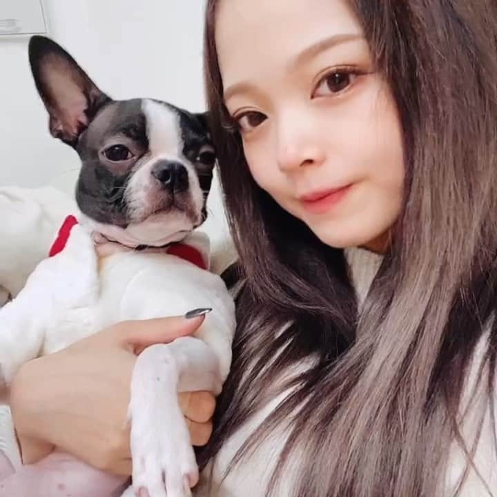 仲本莉絵瑠のインスタグラム：「あのー濡らして欲しいのってなんですか？ まさかの、下ネタ？^_^ 違いますよね？^_^ まあしっかり伊達に濡らされましたが^_^いぇいいぇい  てかまじで私たち顔似てる」