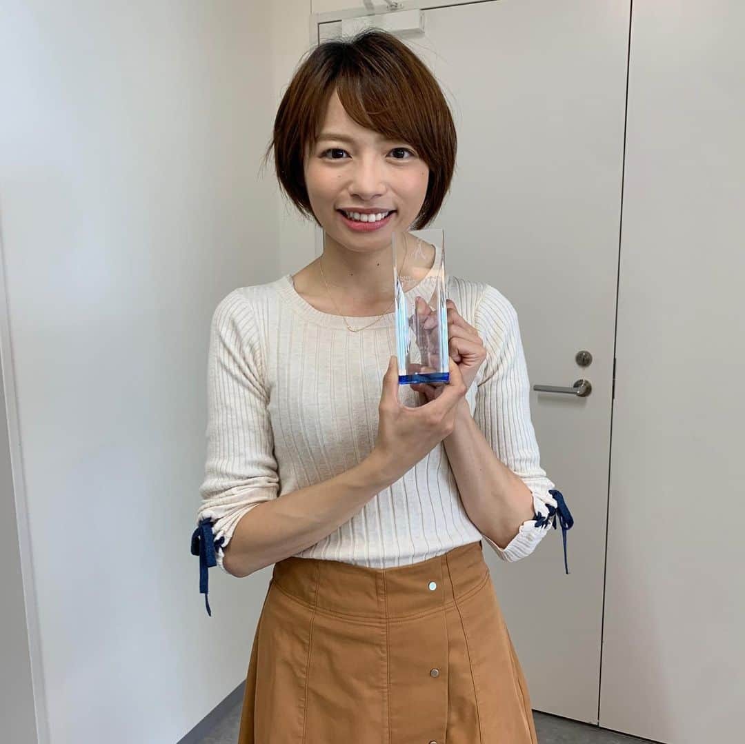 阿部芳美さんのインスタグラム写真 - (阿部芳美Instagram)「先日、日本テレビ系列のアナウンサーを対象に行われている、 「第４１回NNS アナウンス大賞」の中央審査会が行われ、 「新人賞」を受賞致しました🙇‍♀️✨   このような素晴らしい賞を頂けて、大変嬉しく光栄に思っています。 ありがとうございます！ 今後も「伝える」気持ちを大切に、より一層の努力を重ねていきたいと思います。 これからもどうぞ宜しくお願いします😊  #nnsアナウンス大賞  #nns #アナウンス大賞 #新人賞 #中京テレビ #アナウンサー #ありがとうございます  #阿部芳美」12月18日 19時20分 - yoshimi_abe0410