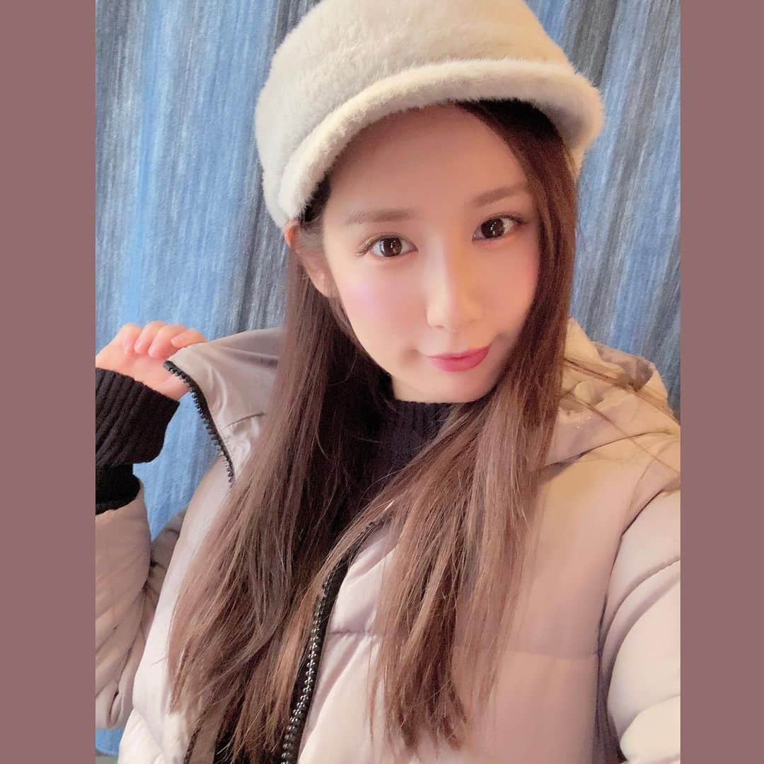 カブトムシゆかりさんのインスタグラム写真 - (カブトムシゆかりInstagram)「. いつかのいただきものの帽子👒 . 明日はお仕事で栃木だし来週は新潟だしで防寒コートを探し彷徨っているけれど、なかなかしっくりくるのって見つからない😭 . そうこうしているうちに日数が迫っているから本気で探さなきゃだ！ . 対策しっかりして行ってきまうす🐀 . #防寒コーデ模索中 #帽子 #ストレートヘア #寒い日コーデ」12月18日 19時12分 - kabutomushiyukari