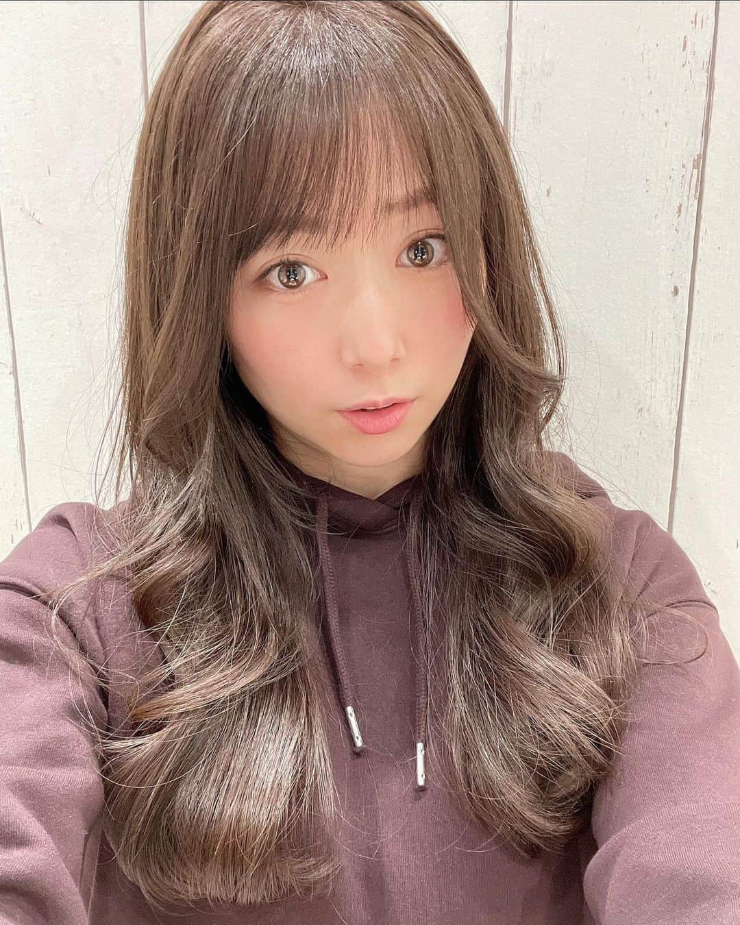 熊谷知花さんのインスタグラム写真 熊谷知花instagram Afloat Worldさんで髪の毛を綺麗にしてもらいました 私的ニューヘア 光の加減で髪色明るく見えるけど前回と同じくらいです 年内最後の美容院でした とぅるとぅるヘア嬉しい 美容院