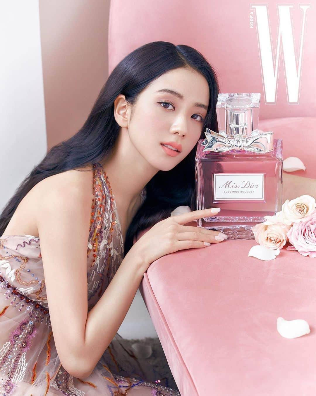 ジスさんのインスタグラム写真 - (ジスInstagram)「내가 제일 사랑하는 향수 #블루밍부케  @diorparfums 💗 #missdior」12月18日 19時24分 - sooyaaa__