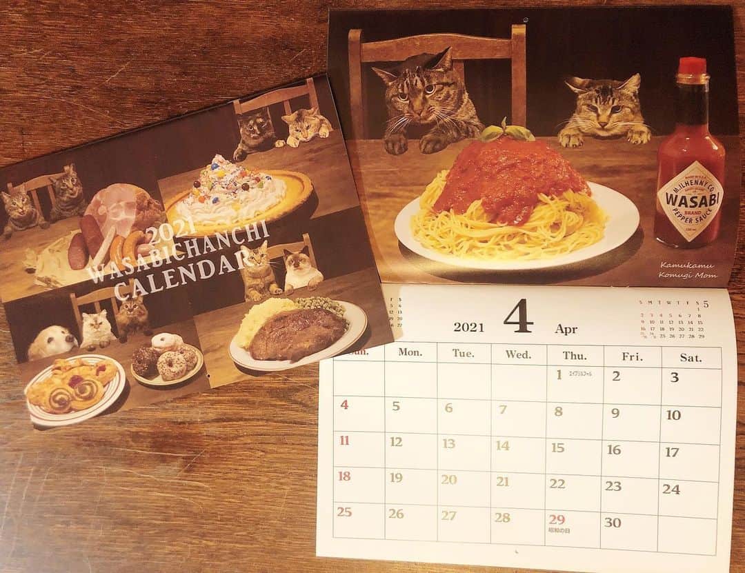イチミ＆ポンズさんのインスタグラム写真 - (イチミ＆ポンズInstagram)「2021カレンダー販売開始です！ (ストーリーからご注文フォームに飛べます) A4(見開きA3)の壁掛けカレンダーとなります。 デカ盛りグルメと猫たちぽんちゃんのカレンダー😂 ありがたいことに毎年、売り切れになりますので在庫たくさん用意しております！ 何卒宜しくお願い致します🙏🏻」12月18日 19時29分 - shimejiwasabi