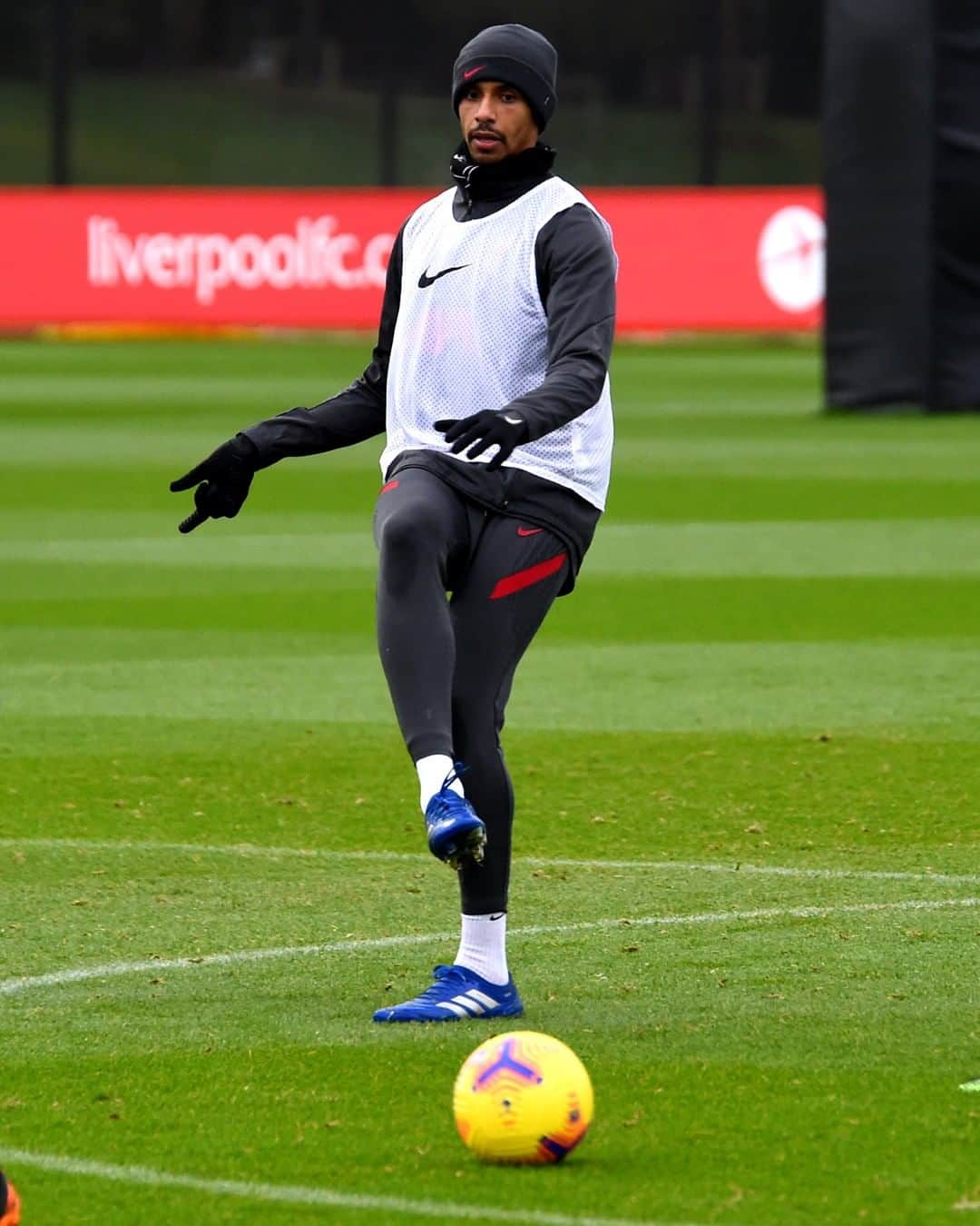 リヴァプールFCさんのインスタグラム写真 - (リヴァプールFCInstagram)「The hard work continued in training yesterday 💪🔴 #LFC #LiverpoolFC」12月18日 19時33分 - liverpoolfc