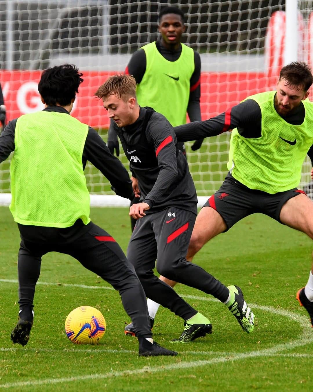 リヴァプールFCさんのインスタグラム写真 - (リヴァプールFCInstagram)「The hard work continued in training yesterday 💪🔴 #LFC #LiverpoolFC」12月18日 19時33分 - liverpoolfc