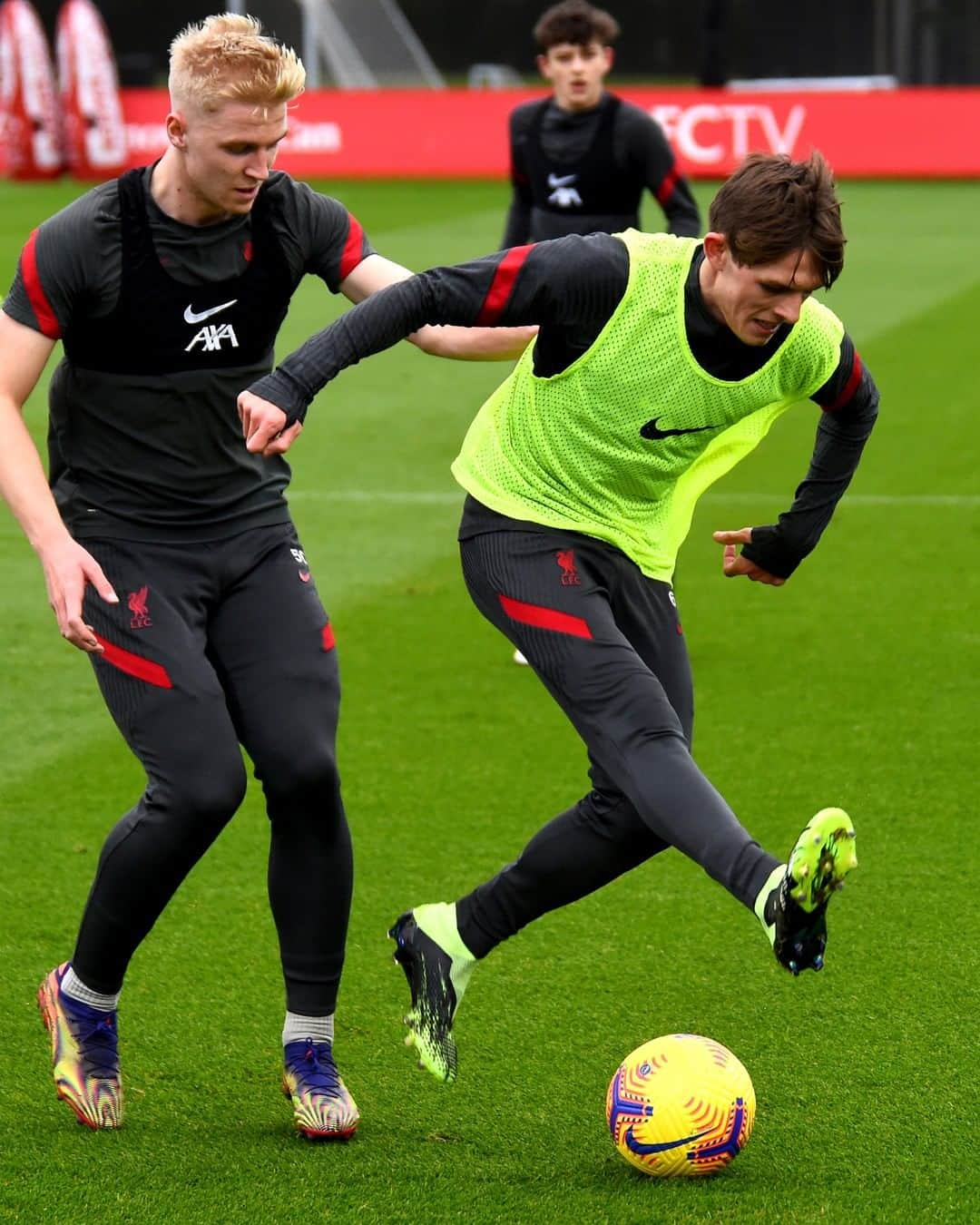 リヴァプールFCさんのインスタグラム写真 - (リヴァプールFCInstagram)「The hard work continued in training yesterday 💪🔴 #LFC #LiverpoolFC」12月18日 19時33分 - liverpoolfc