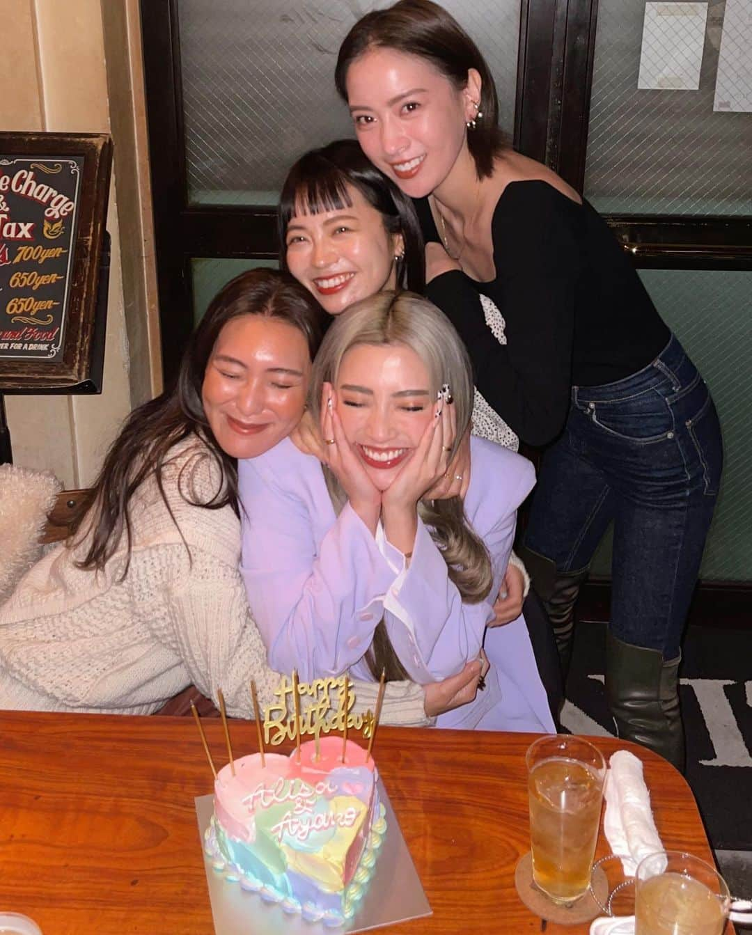 植野有砂さんのインスタグラム写真 - (植野有砂Instagram)「Early bd dinner🥳🎂❤️thanks my besties 💗💗💗先日、大好きなこの人たちにちょっぴり早いお誕生日ディナーをしてもらいました🥰美味しくて楽しかった日❤️お花もケーキも可愛すぎた🥺❤️もう少しで31歳になるよー😳残りの30歳最後まで楽しみます💗」12月18日 19時39分 - alisaueno