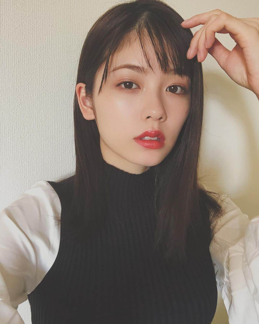 小芝風花さんのインスタグラム写真 - (小芝風花Instagram)「「○○メイク」第5弾〜私の冬メイク編〜  最近グッと冷え込んできましたねぇ🥶 今までの冬メイクは、マットに仕上げるのが好きだったのですが、、 今年の冬は、ラメやツヤの気分♪ クリスマスもあるし、目元をキラキラさせたくなりますよねぇ🤩  皆さんは冬、どんなメイクをしますか💄？  #canmake  #○○メイクシリーズ #私の冬メイク #今回のお気に入りは #3wayスリムシェードライナー  ﻿#ジュエリーシャドウベール」12月18日 19時43分 - fuka_koshiba_official