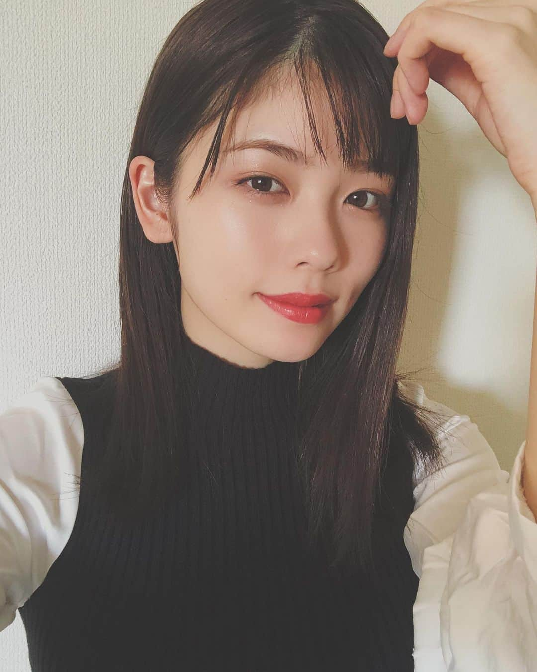 小芝風花さんのインスタグラム写真 - (小芝風花Instagram)「「○○メイク」第5弾〜私の冬メイク編〜  最近グッと冷え込んできましたねぇ🥶 今までの冬メイクは、マットに仕上げるのが好きだったのですが、、 今年の冬は、ラメやツヤの気分♪ クリスマスもあるし、目元をキラキラさせたくなりますよねぇ🤩  皆さんは冬、どんなメイクをしますか💄？  #canmake  #○○メイクシリーズ #私の冬メイク #今回のお気に入りは #3wayスリムシェードライナー  ﻿#ジュエリーシャドウベール」12月18日 19時43分 - fuka_koshiba_official