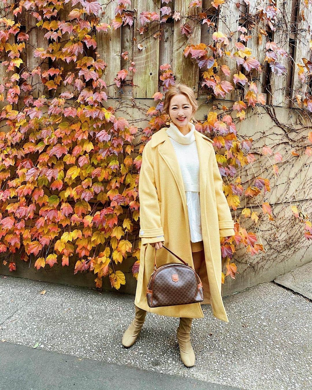 中島絢乃さんのインスタグラム写真 - (中島絢乃Instagram)「💛💛💛﻿ ﻿ ﻿ 寒すぎて手がかちこち…🥶❄️﻿ ﻿ 家の中なのに、﻿ いつも過ごしてるポジションまで﻿ 暖房が届いてないーーー！🥶🔥笑﻿ なにか暖房器具買おうかな…🤔迷う…🤔💭﻿ ﻿ ﻿ ﻿ ﻿ ある日のコーデ🍯﻿ ﻿ coat: #beep (@beep_ss )﻿ boots: #whoswhochico (@whoswhochico )﻿ ﻿ ﻿ イエローのアウターは﻿ ダウンしか持ってなかったけど、﻿ イエローのコートもかわいいなあ😌💛🐝﻿ ﻿ マスタードじゃなくて﻿ くすんだイエローだから、﻿ 春先も着られそうだ😍💛💫﻿ 𓂃 𓈒𓏸 ‎𓂃 𓈒𓏸 ‎𓂃 𓈒𓏸 ‎𓂃 𓈒𓏸 ‎𓂃 𓈒﻿ #156cm#156cmコーデ」12月18日 19時53分 - nakajima_ayano