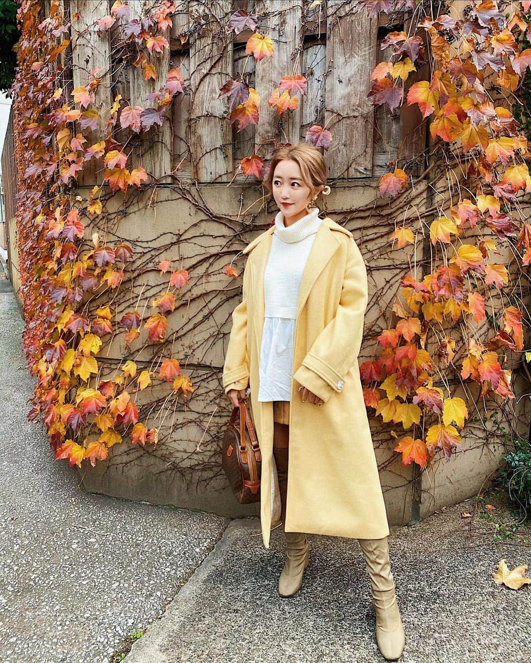 のインスタグラム：「💛💛💛﻿ ﻿ ﻿ 寒すぎて手がかちこち…🥶❄️﻿ ﻿ 家の中なのに、﻿ いつも過ごしてるポジションまで﻿ 暖房が届いてないーーー！🥶🔥笑﻿ なにか暖房器具買おうかな…🤔迷う…🤔💭﻿ ﻿ ﻿ ﻿ ﻿ ある日のコーデ🍯﻿ ﻿ coat: #beep (@beep_ss )﻿ boots: #whoswhochico (@whoswhochico )﻿ ﻿ ﻿ イエローのアウターは﻿ ダウンしか持ってなかったけど、﻿ イエローのコートもかわいいなあ😌💛🐝﻿ ﻿ マスタードじゃなくて﻿ くすんだイエローだから、﻿ 春先も着られそうだ😍💛💫﻿ 𓂃 𓈒𓏸 ‎𓂃 𓈒𓏸 ‎𓂃 𓈒𓏸 ‎𓂃 𓈒𓏸 ‎𓂃 𓈒﻿ #156cm#156cmコーデ」