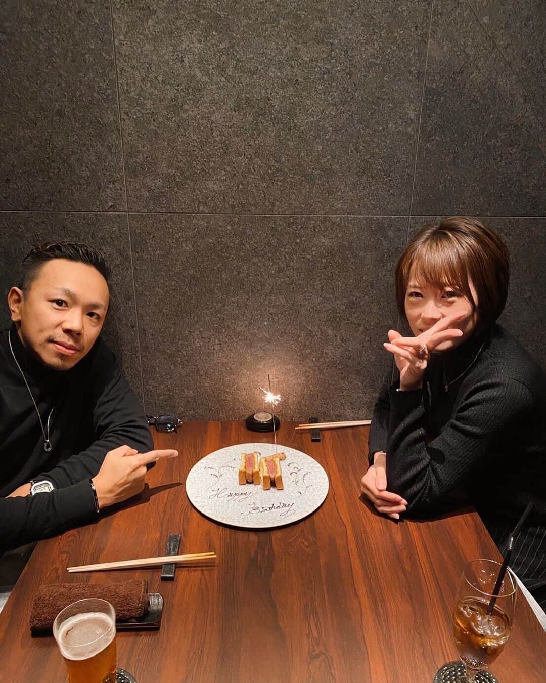 野中泰輔のインスタグラム：「Happy birthday 🥳🎂 今後とも元気で自分らしくいてください！！本当におめでとう㊗️ ケーキではなく…カツサンド！笑  #bboytaisuke #birthday #mylove」
