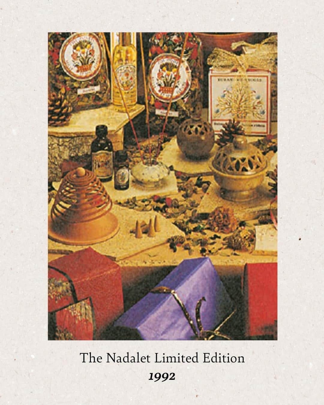 ロクシタンのインスタグラム：「A little Christmas tradition – Le Nadalet ✨⁣ ⁣ Each year on the 25th of December bells ring out in villages across the south of France. This magical moment each year became the inspiration for our first ever Holiday Range – a potpourri combining pine, cyprès, mandarin and tree moss.⁣ ⁣ Are there any holiday traditions in your local area? We would love to hear them in our comments section! 💬⁣ ⁣ #Nadalet #Christmas #Tradition #Provence #Fragrance #Loccitane」