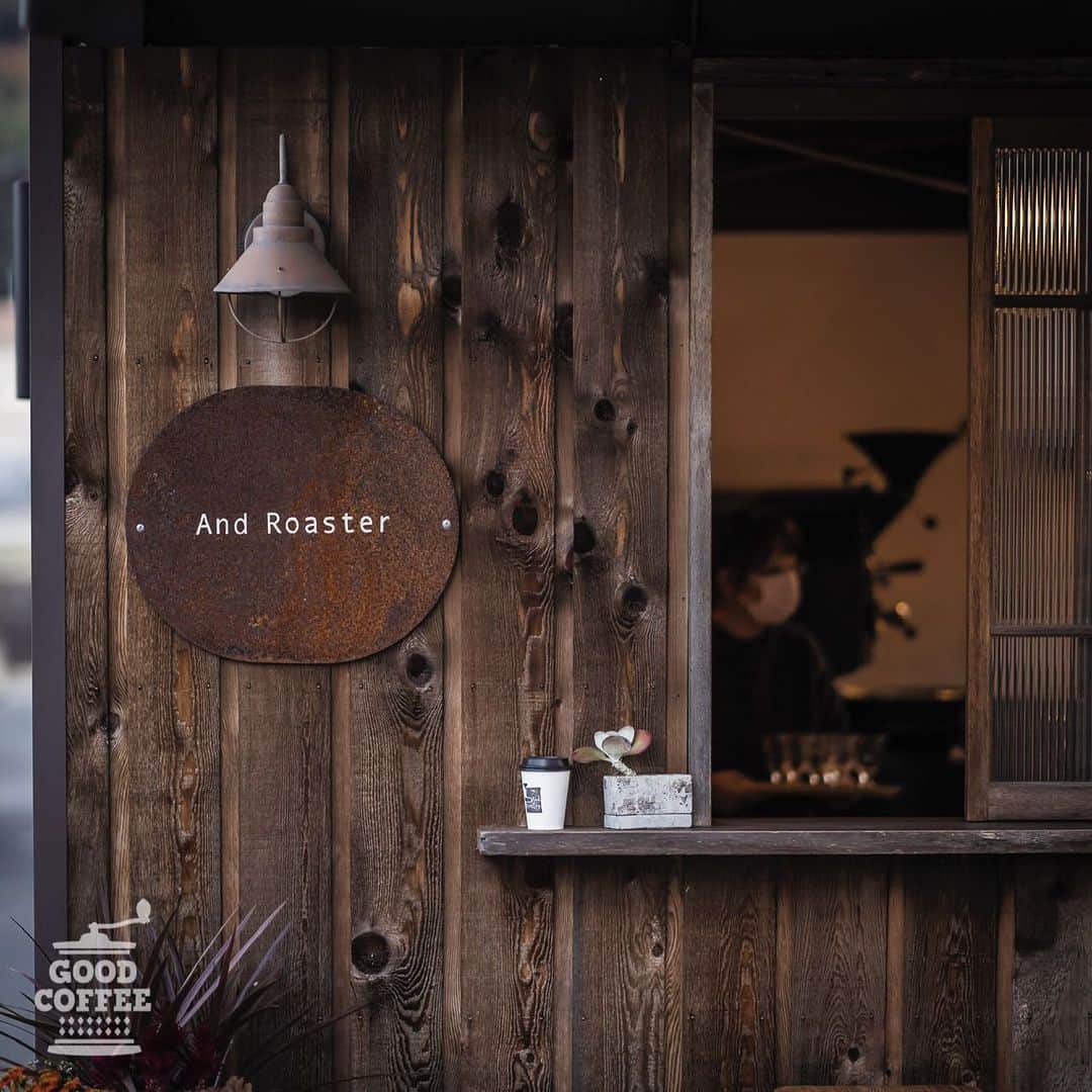 goodcoffeemeさんのインスタグラム写真 - (goodcoffeemeInstagram)「. ☕️ Good Coffee Crew Recommend Shop Info ☕️  【And Roaster ／ 神奈川・秦野】  GC Crew：@____moto.aki16__ 「土日のみの営業ですが、古民家のような外観と中煎り～深煎りまで揃えたコーヒー豆は、しっかりとした味わいで体に染み渡るおいしさです。 ティラミスやマフィンなどのスイーツもあり、時間を忘れていつまでも居られるロースタリーカフェです。」  — 📍神奈川県秦野市平沢1484 🕘10:00～19:00 定休日：月～金曜日 —」12月18日 20時00分 - goodcoffeeme