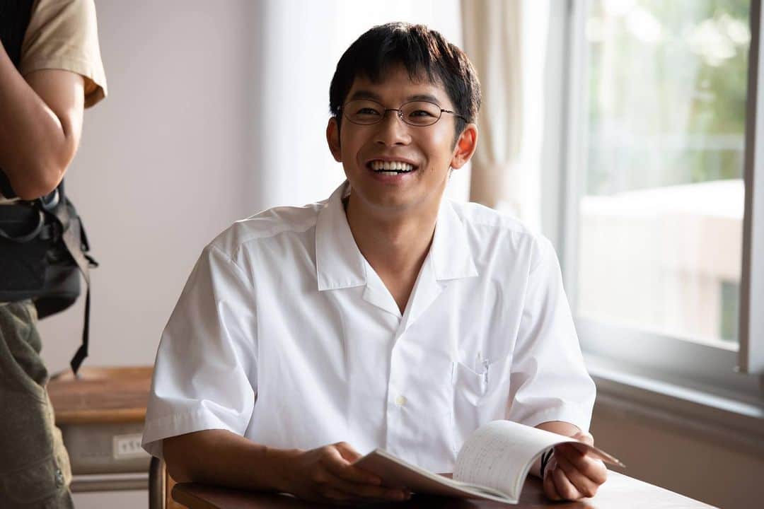 あのコの夢を見たんです。のインスタグラム：「#あのコの夢を見たんです 。  11人の“山里亮太”を演じた太賀さん✨ ラストは高校生役で締めくくります💭  放送まで、あと4時間！  最終話『リアル？』今日深夜0:12放送！ #仲野太賀 #橋本愛 #あの夢 #テレビ東京」