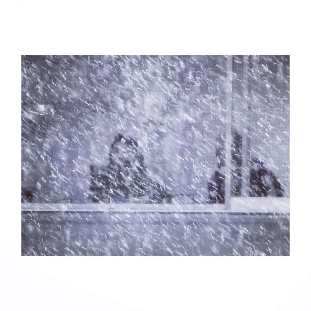 江本一真さんのインスタグラム写真 - (江本一真Instagram)「こな〜ゆき〜ねぇ♪ 放送席 inエディオンスタジアム(2020.12.16) #Jリーグ #実況 #サンフレッチェ広島 #DAZN #微かに分かる七三分け」12月18日 20時05分 - kazuma_emoto