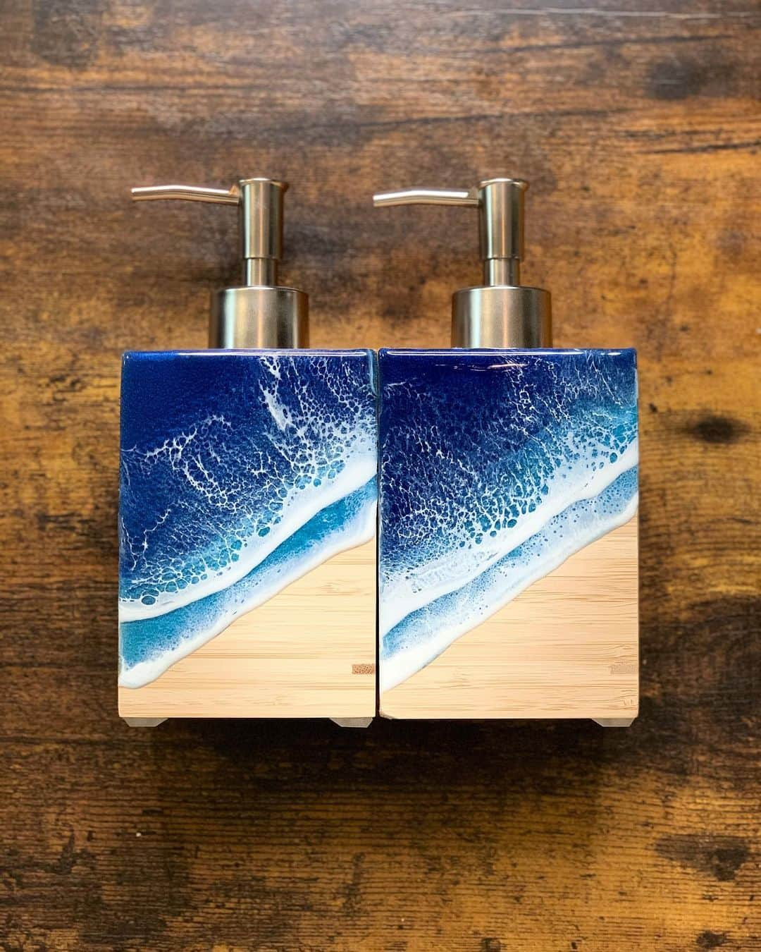 ニヒル。のインスタグラム：「hand soap dispenser/sold.﻿ ﻿ 4,500yen/one(送料別途)﻿ ﻿ ※DMにて受注販売してます𓄯﻿  ORDER▶︎ @___the_law_of_attraction___  ﻿ ※浴室での使用不可﻿ (洗面所やキッチンにてソープボトル又はアルコールボトルとして使用可能🧼)﻿ ﻿ #dispenser﻿ #interior﻿ #sea﻿ #resin﻿ #epoxyresin﻿ #art﻿ #resinart﻿ #artist﻿ #handmade ﻿ #ハンドメイド﻿ #オーダーメイド﻿ #ディスペンサー﻿ #ソープボトル﻿ #インテリア﻿ #海を感じるインテリア ﻿ #海を感じる雑貨 ﻿ #レジン﻿ #レジンアート﻿ #エポキシ樹脂﻿ #エポキシレジン﻿ #アート﻿ #おしゃれ雑貨﻿ #DM販売﻿ #ノーマルカメラ」