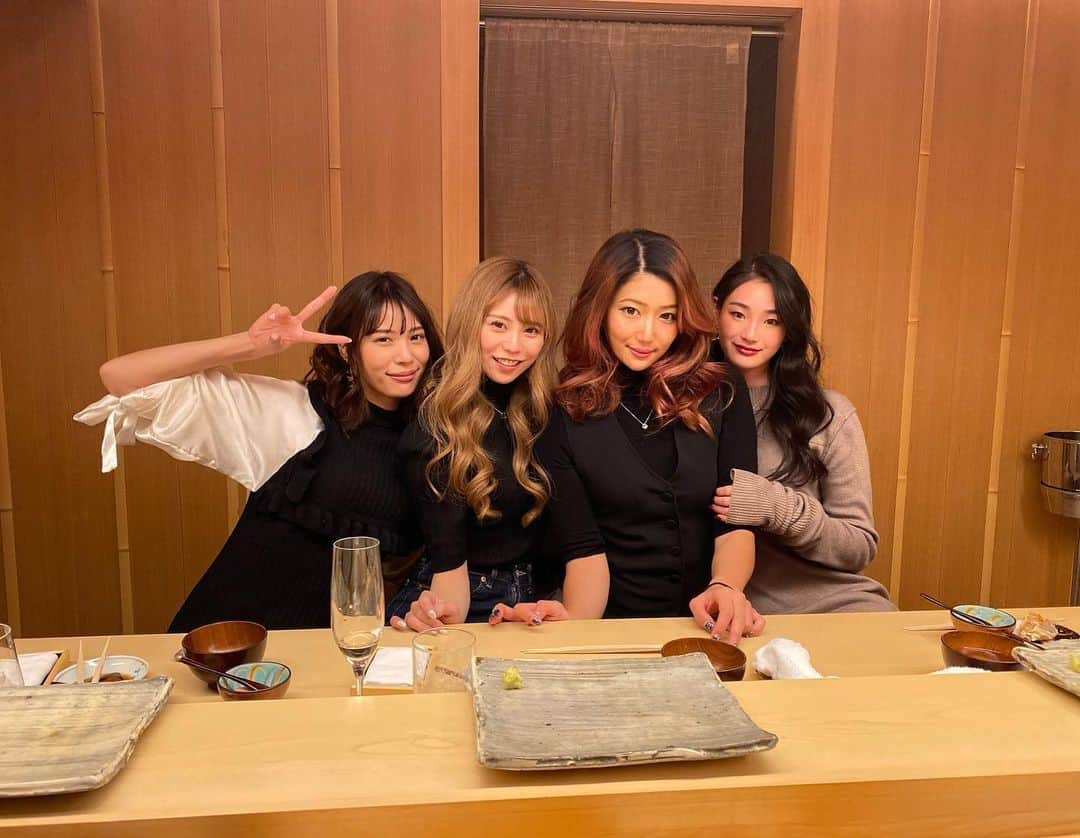 星川凛々花 （仁美まどか）のインスタグラム：「美女に囲まれたお寿司会🍣💗﻿ ﻿ シャンパンワイン日本酒焼酎、、、全部いかさせていただきました🤣🤣﻿ ﻿ #お寿司﻿ #星川凛々花　﻿ #星川凜凜花　﻿ #AV女優　﻿ #セクシー女優　﻿ ﻿」