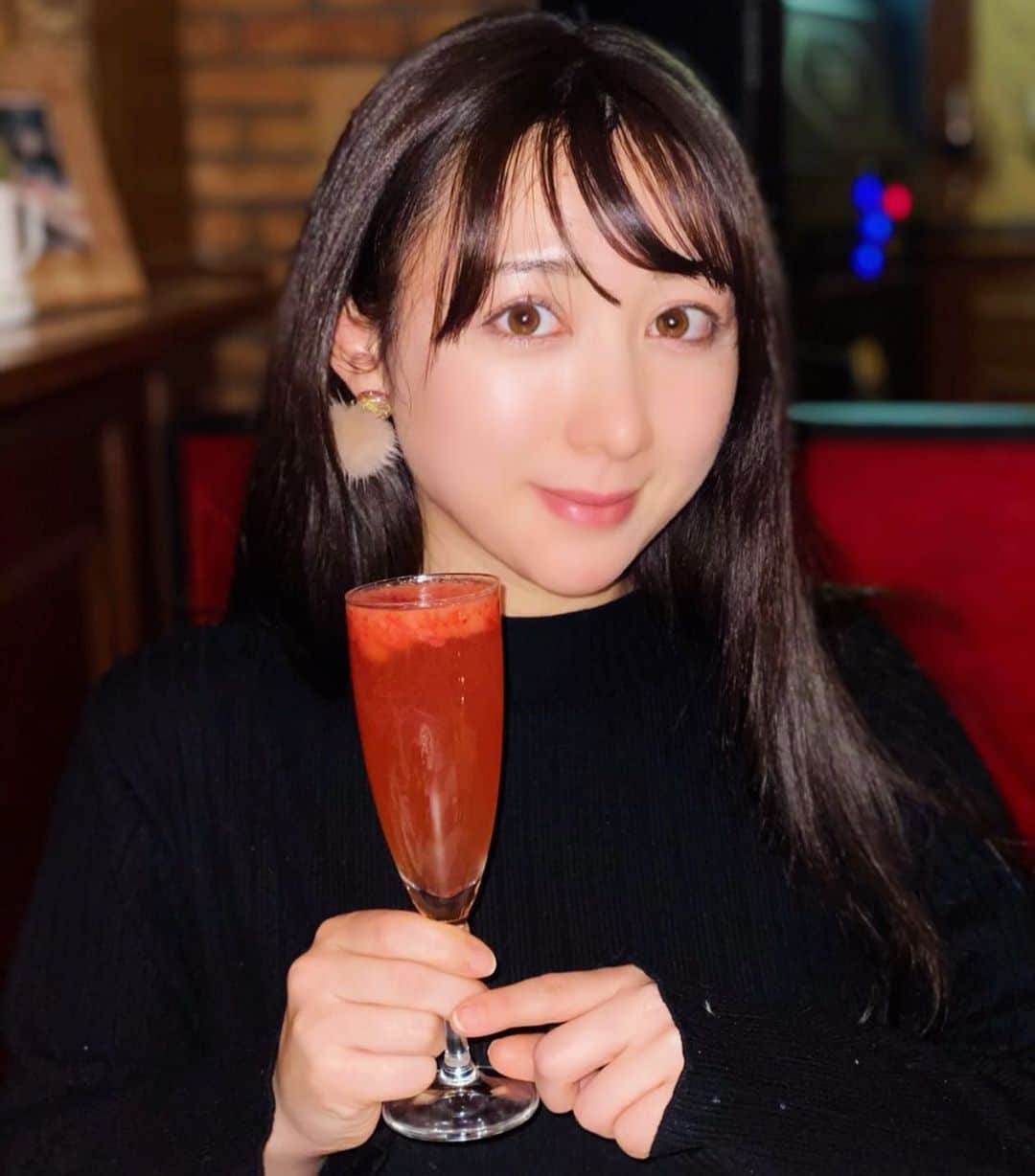 朝比奈南さんのインスタグラム写真 - (朝比奈南Instagram)「クリスマス会したときに飲んだイチゴのカクテルが美味だった🍓  #ハーフェン」12月18日 20時08分 - minami_asahina