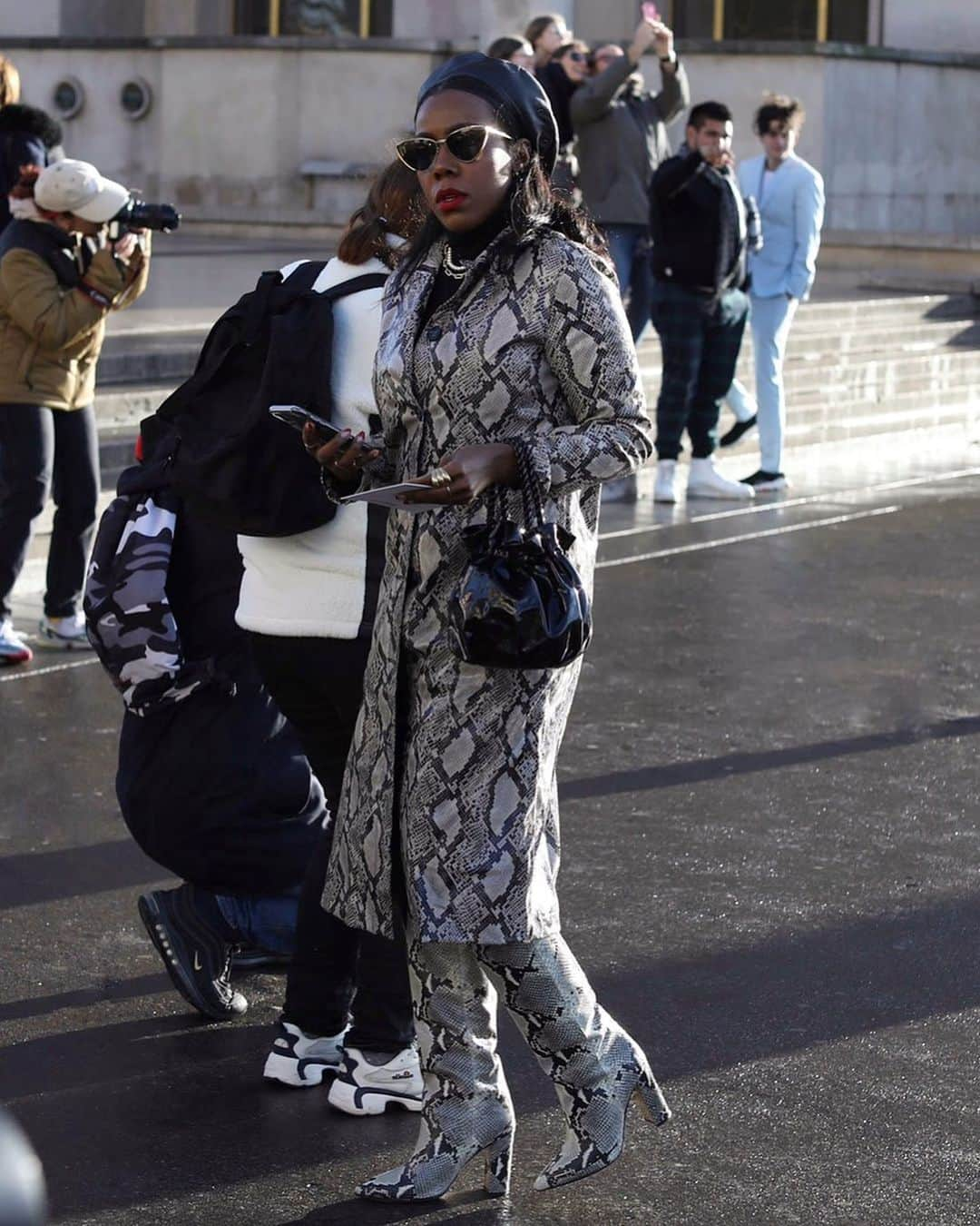 Lee Oliveiraさんのインスタグラム写真 - (Lee OliveiraInstagram)「27th February 2020. Place du Trocadero, Paris  @tiffanyreid  . . . . #streetphotography #style #mode #streetstyle」12月18日 20時11分 - leeoliveira