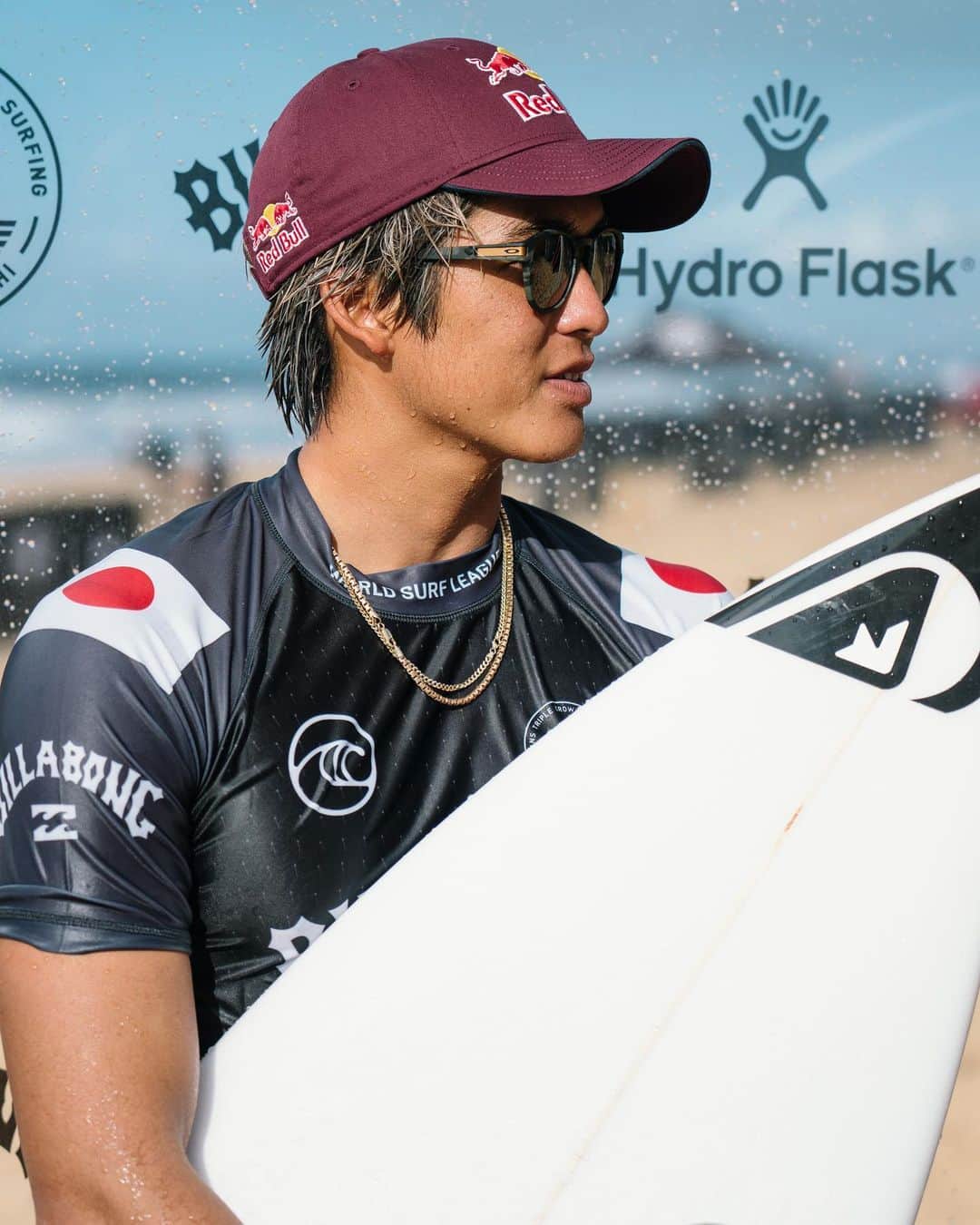 五十嵐カノアのインスタグラム：「Round 3 ✔️ into finals day. Let’s do this 🥶🥶🥶」