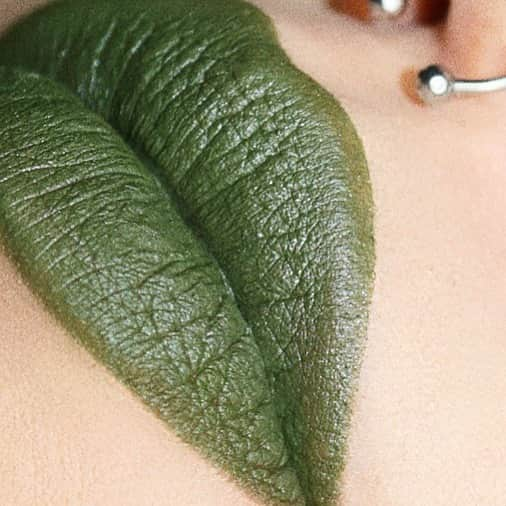 Sayaka Obaraのインスタグラム：「🐍💚 @meltcosmetics #meltghostwiththemost lipstick💄 . . #meltcosmetics #meltxbeetlejuice」