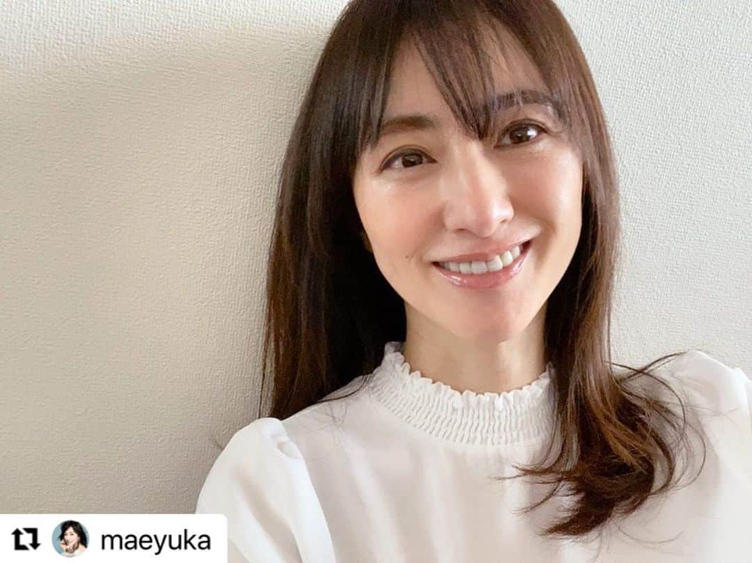 PG2のインスタグラム：「前田ゆかさん、ありがとうございます！ お得なキャンペーン中です！  #Repost @maeyuka with @make_repost ・・・ 冬になる前からはじめています。     普段のケアを変えずに一つプラスするだけのプラスワン美容！     年齢の乾燥には圧倒的な保水 力のあるプロテオグリカン。  この小さいサイズですが原液だから少量でも十分に浸透、少しサラっとした美容液は手に取って温めるようにしてじっくりハンドプレス。  素肌力の底上げになり乾きにくい肌の土台が完成します。     (PG2ピュアエッセンス)     原液美容液。     この度はPG2アンバサダーとして使い方や効果をお伝えしていきたいと思います。     webサイトではスキンケアテクニックなど使い方のご紹介しております、私のプロフィールからサイトへ どうぞご覧になってください。     お得なキャンペーンも実施中です。     @pg2_jl   #pg2ピュアエッセンス  #プロテオグリカン  #美容液  #まえゆかプラスワン美容  #おこもり美容」
