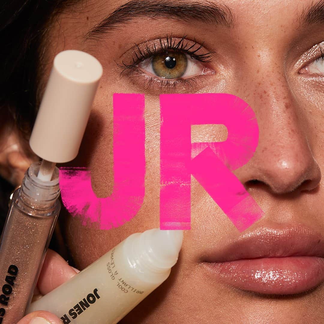 ボビー・ブラウンのインスタグラム：「Lip gloss on eyes and eye sparkle on lips. #norules @benritterphoto」