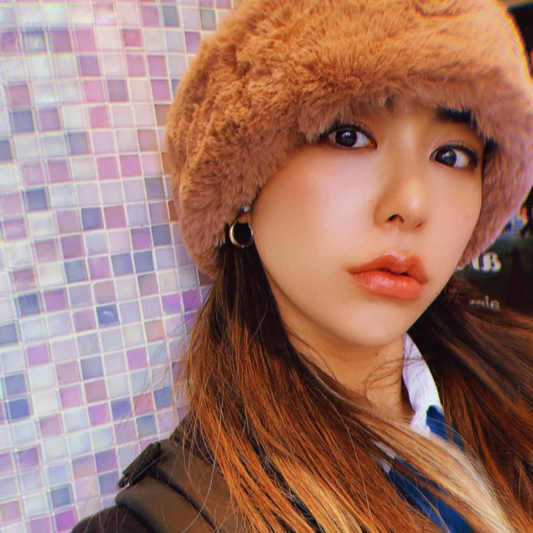 池田ゆりのインスタグラム：「このお気に入りのモコモコの季節⛄️🎩﻿ @ca4la_official  冬の寒さになったね🧤﻿ ﻿ #ca4la #ニット帽 #winter #2020 #fitness #bodymake #instagood #healthylifestyle」